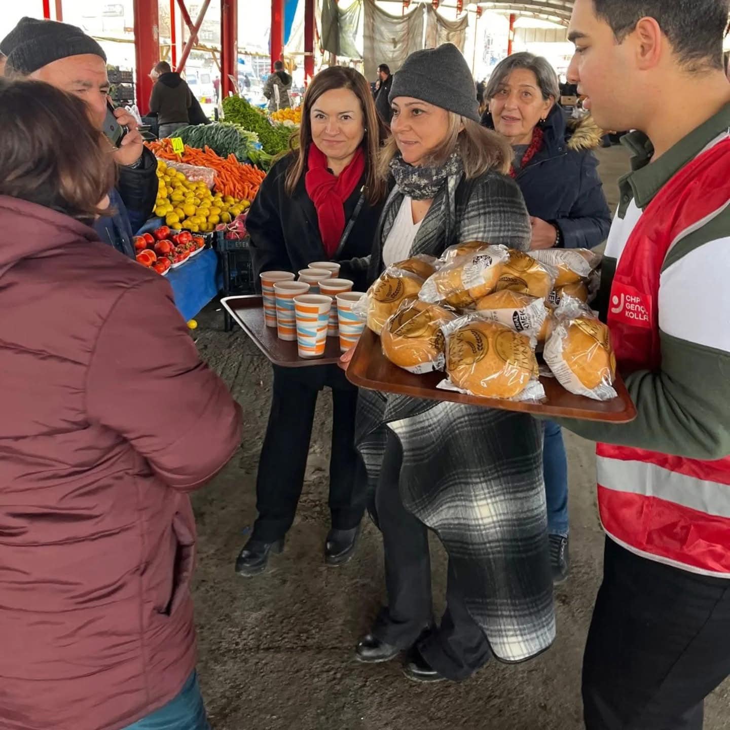 Pazar Yerinde Çorba Ikram Ettiler (4)