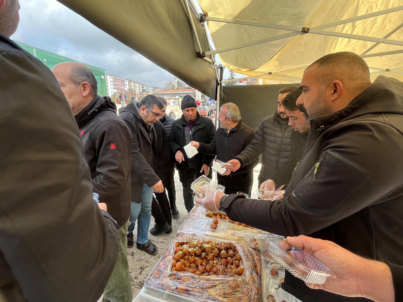 Anahtar Parti, Hayatını Kaybedenler Için Lokma Dağıttı1