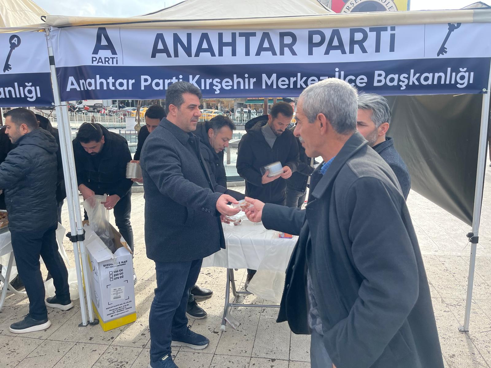 Anahtar Parti, Hayatını Kaybedenler Için Lokma Dağıttı3