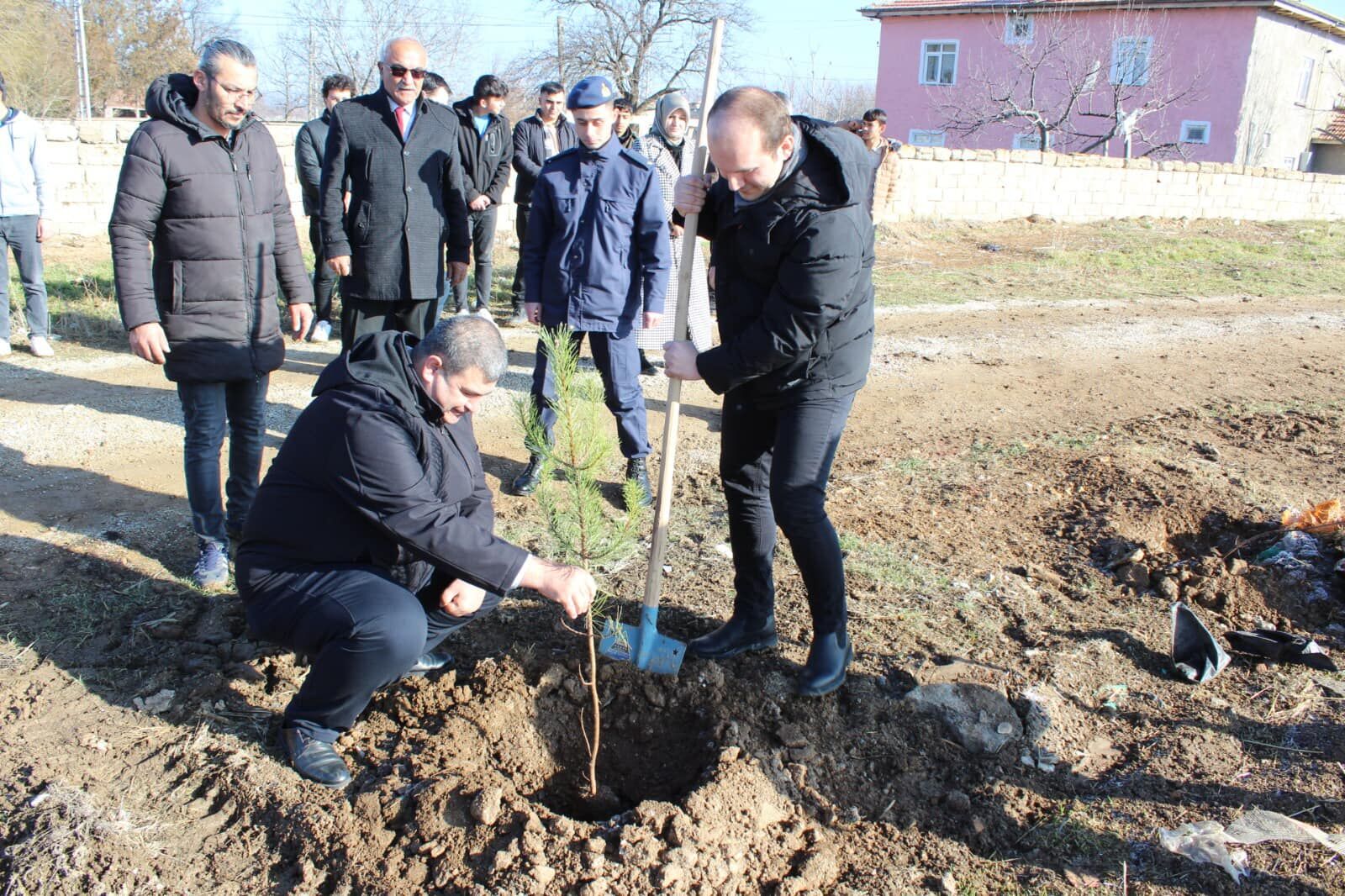 Boztepe’de Fidanlar Toprakla Buluşturuldu