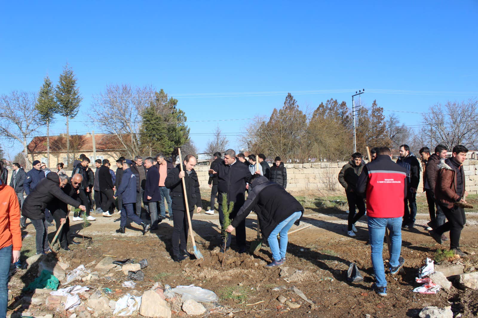 Boztepe’de Fidanlar Toprakla Buluşturuldu2