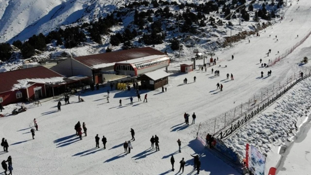 Erzincan Ergan Dagi Kayak Merkezinde Hafta Sonu Yogunlugu