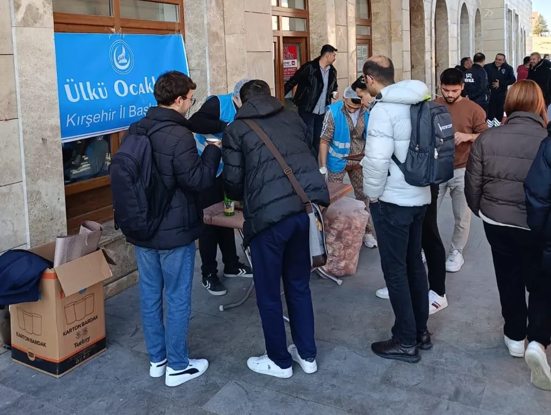 Ülkü Ocakları Kırşehir İl Başkanlığı Olarak İl Üniversite Birimimiz Tarafından Ahi Evran Üniversitesi Öğrencilerine Çorba Ikramında Bulunuldu. Bütün Öğrencilerimize Sınav Haftasında Başarılar Dileriz.@ (2)