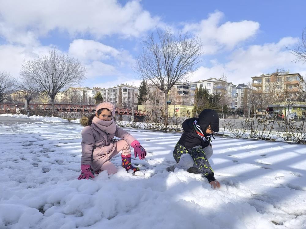 Kırşehir'de Kar Tatiline Güneş Dokundu 1