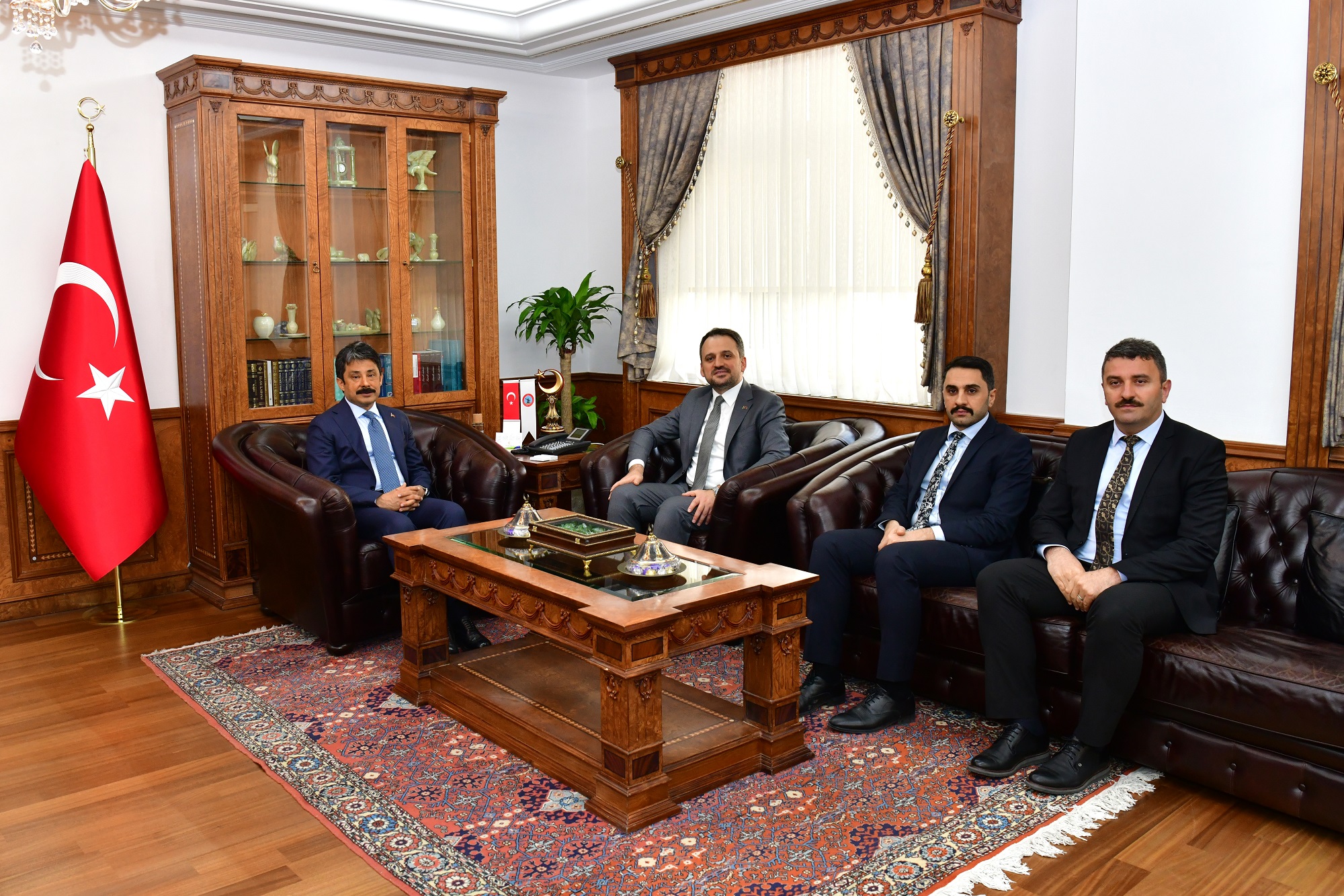 Bakan Yardımcısı Eminoğlu, Gençlerle Iftar Sofrasında Buluştu (2)