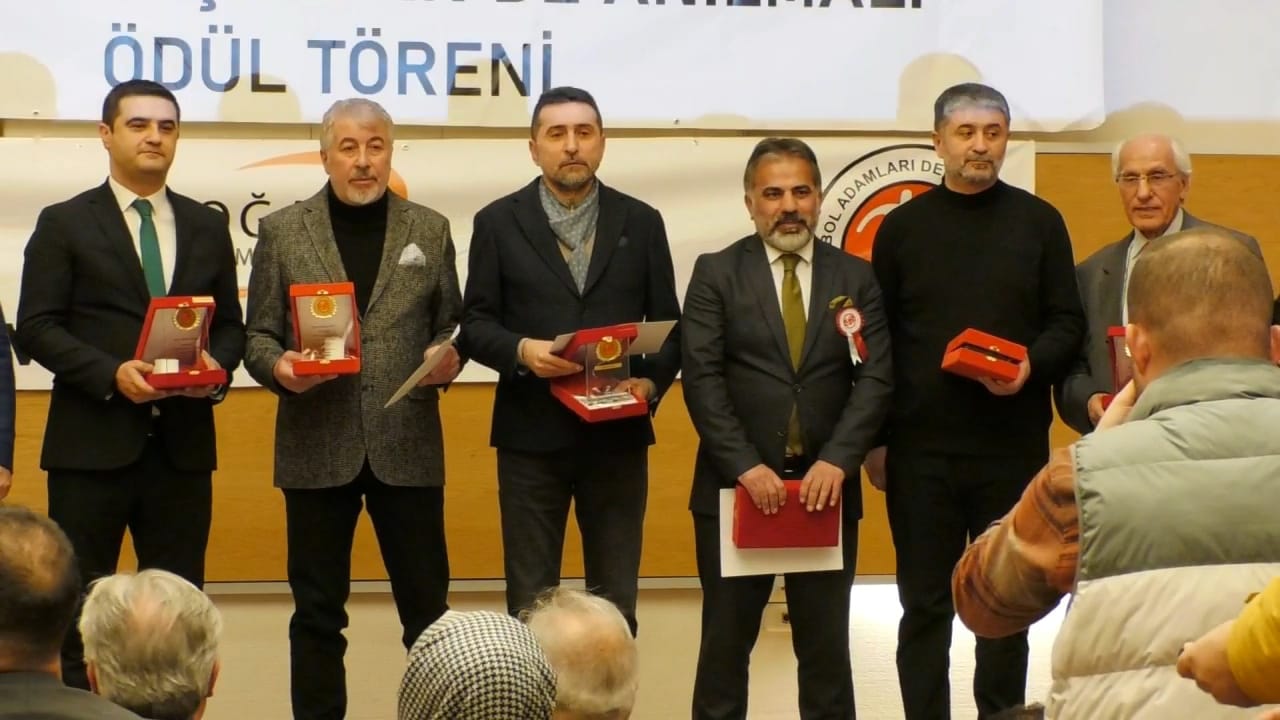 Başkan Osman Koca'ya Anlamlı Plaket (3)