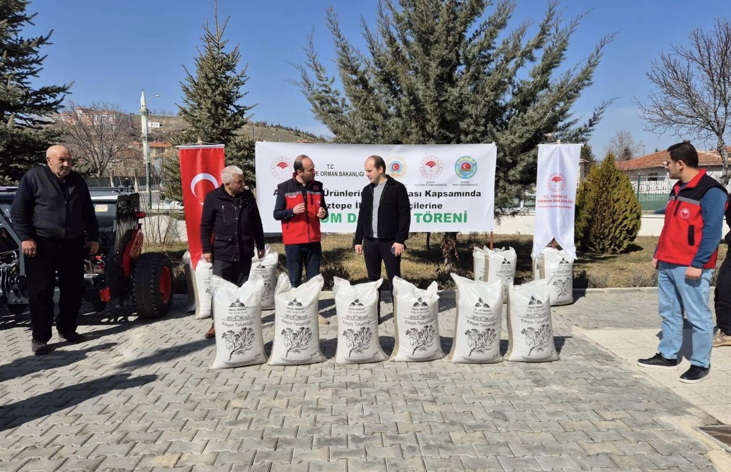 Boztepe’de Tohum Dağıtımı Gerçekleşti 1