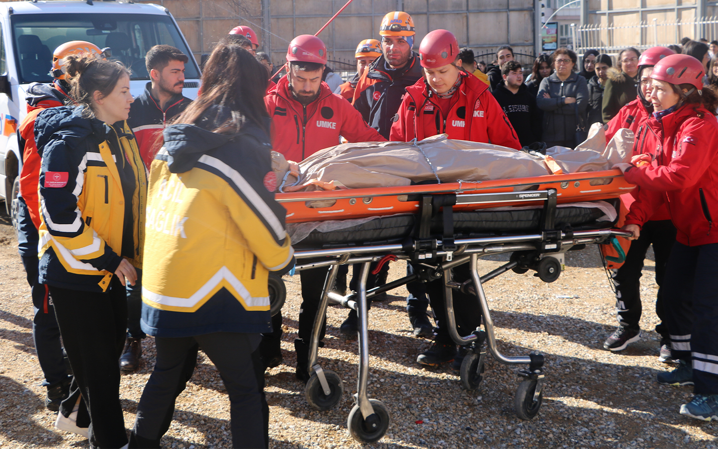 İtfaiye Ve 112 Acil Sağlık Ekipleri Hazırda Bulundu 3