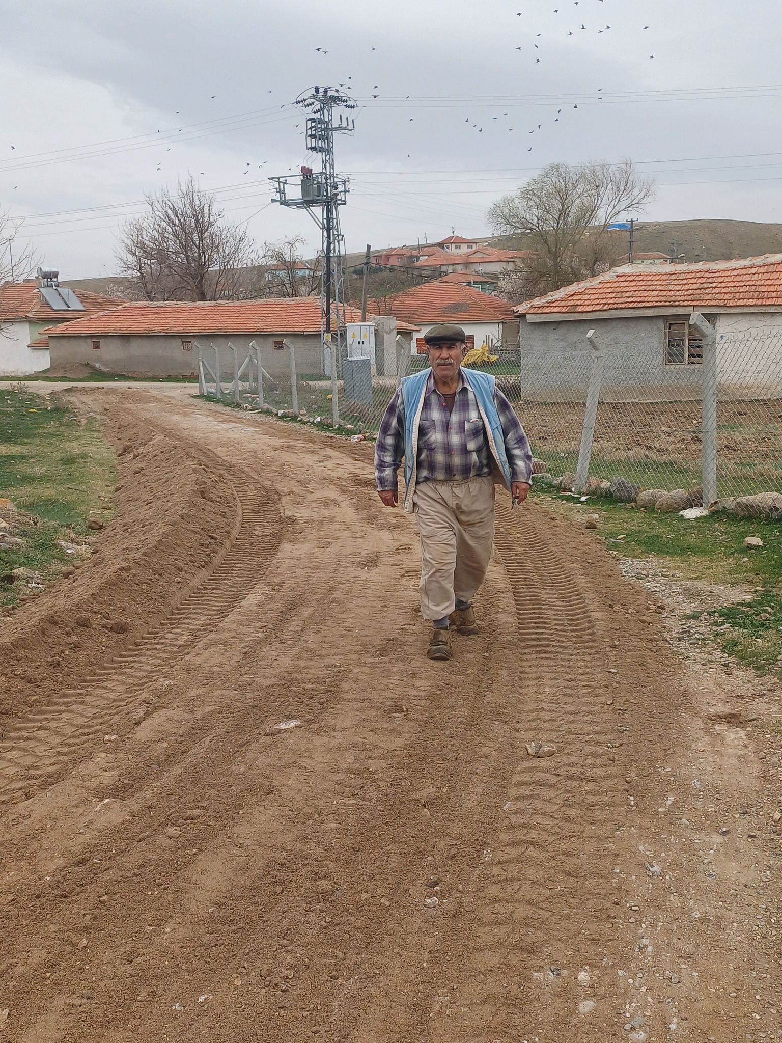 Kırşehir Acı Köyü'nde Tozlu Yollar Tarih Oluyor! 1