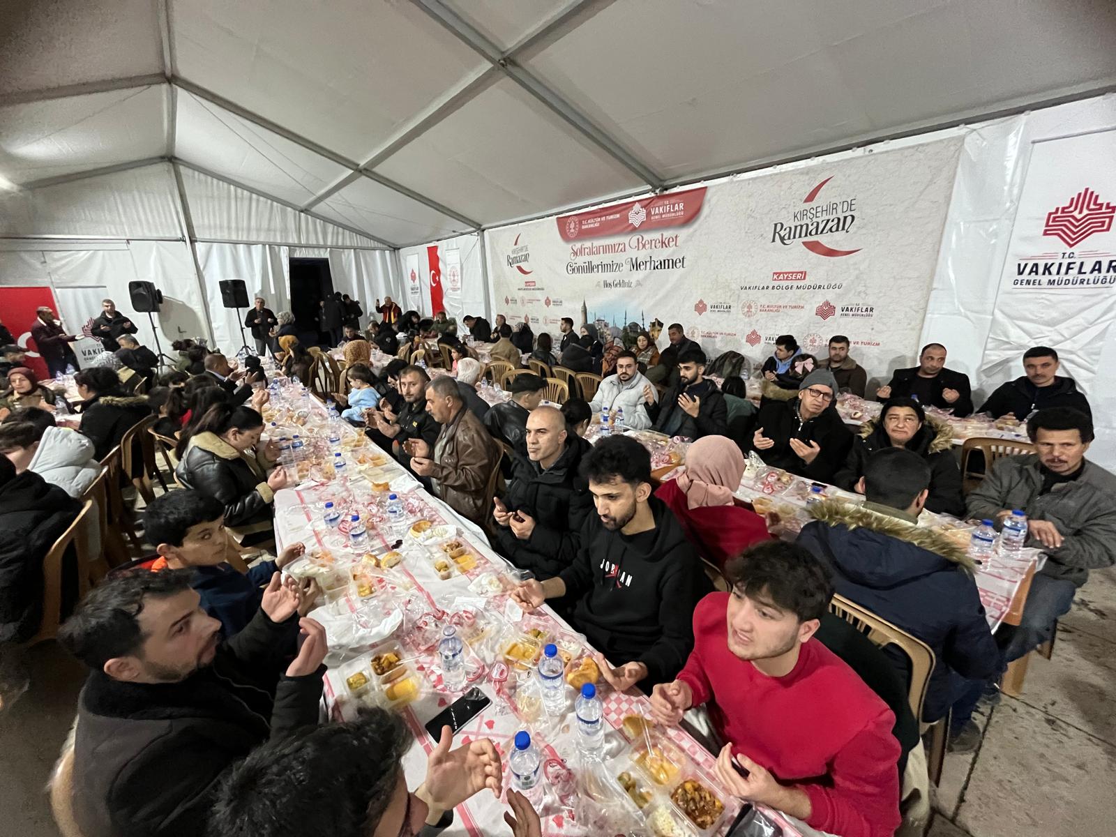 Kırşehir’de Ramazan’ın Ilk Gününde 500 Kişi Aynı Sofrada Iftar Açtı1