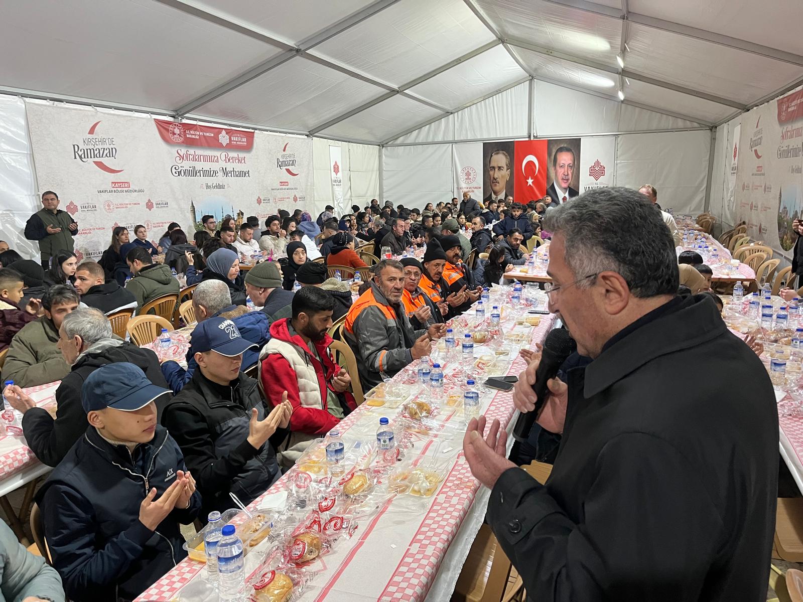 Kırşehir’de Ramazan’ın Ilk Gününde 500 Kişi Aynı Sofrada Iftar Açtı2