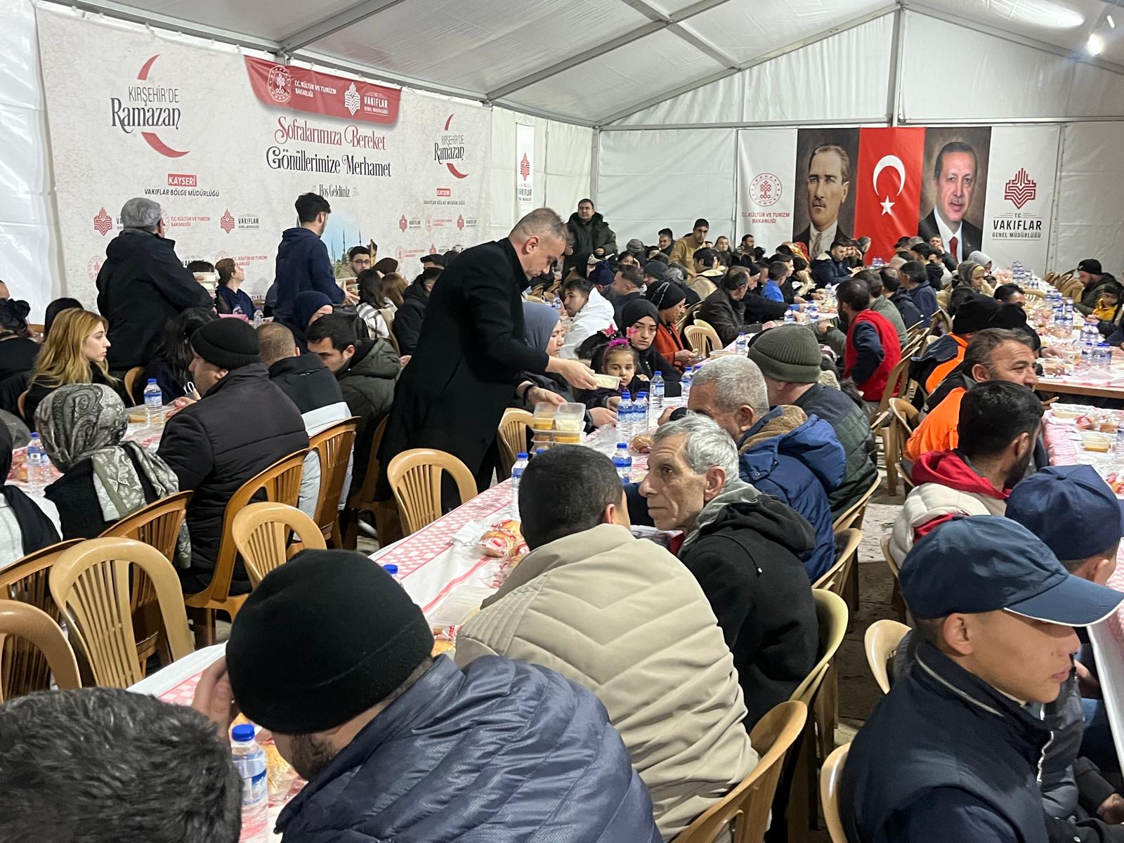 Kırşehir’de Ramazan’ın Ilk Gününde 500 Kişi Aynı Sofrada Iftar Açtı4