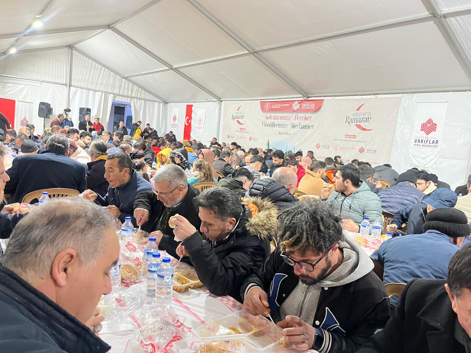 Kırşehir’de Ramazan’ın Ilk Gününde 500 Kişi Aynı Sofrada Iftar Açtı7