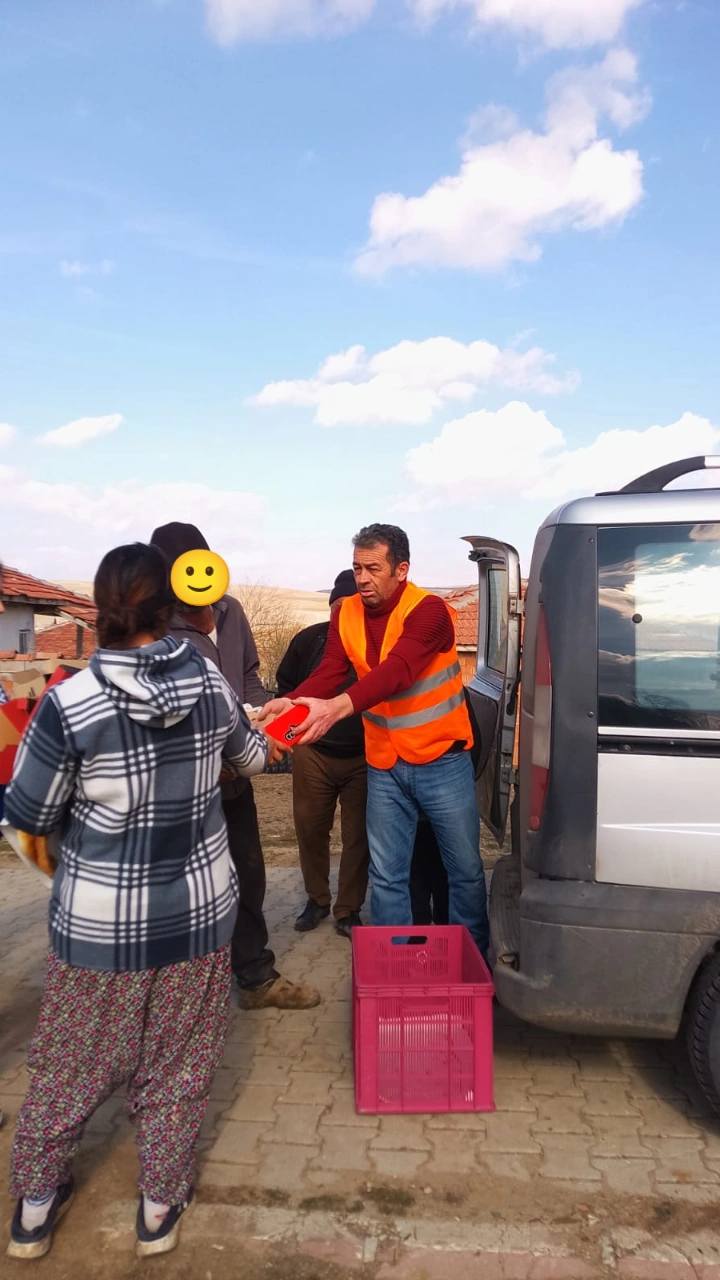 Kırtıllar Köyü’nde Pideler Sofralara, Ayakkabılar Çocuklara Ulaştı