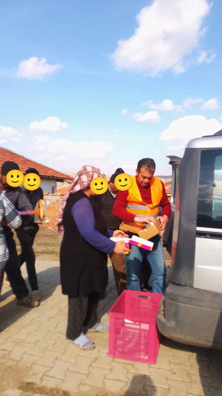 Kırtıllar Köyü’nde Pideler Sofralara, Ayakkabılar Çocuklara Ulaştı1