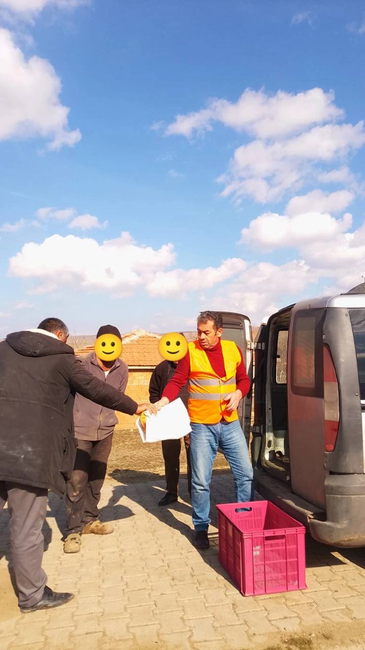 Kırtıllar Köyü’nde Pideler Sofralara, Ayakkabılar Çocuklara Ulaştı3