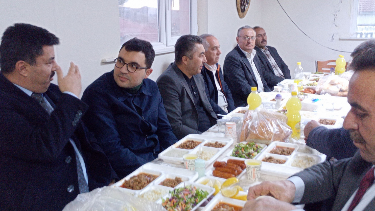 Ömeruşağı Köy Muhtarlığı Tarafından Organize Edilen Iftar Yemeği, Köy Halkının Yoğun Katılımıyla Gerçekleşti (2)