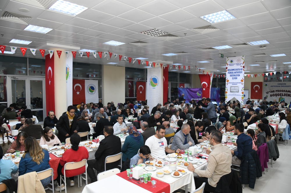 Üniversite Personeli Iftarda Buluştu