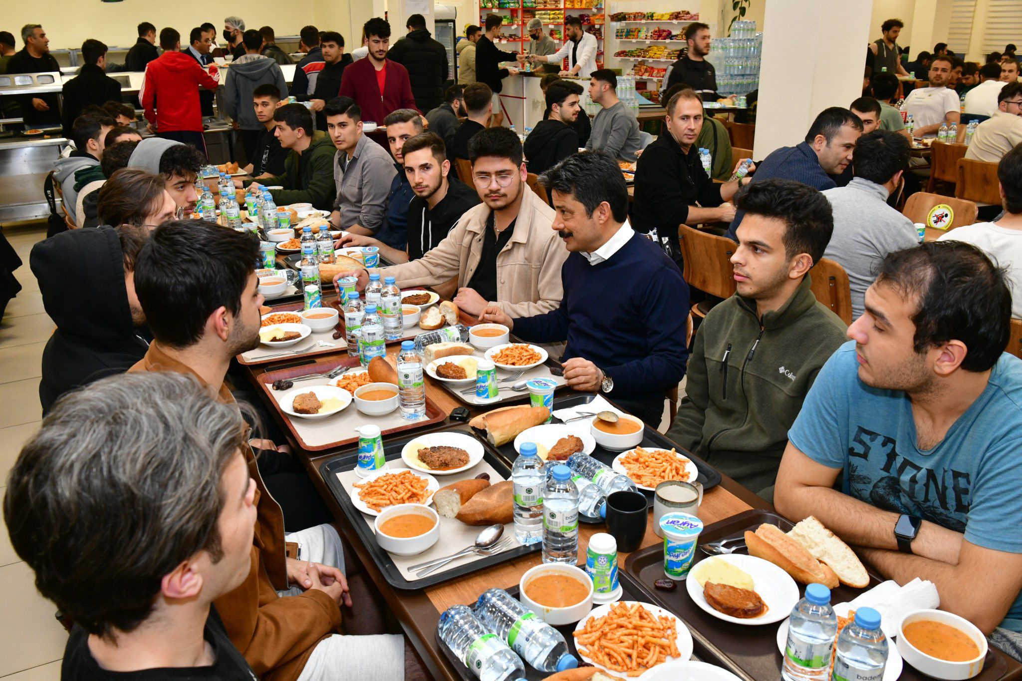 Vali Demiryürek Gençlerle Iftarda Buluştu 1