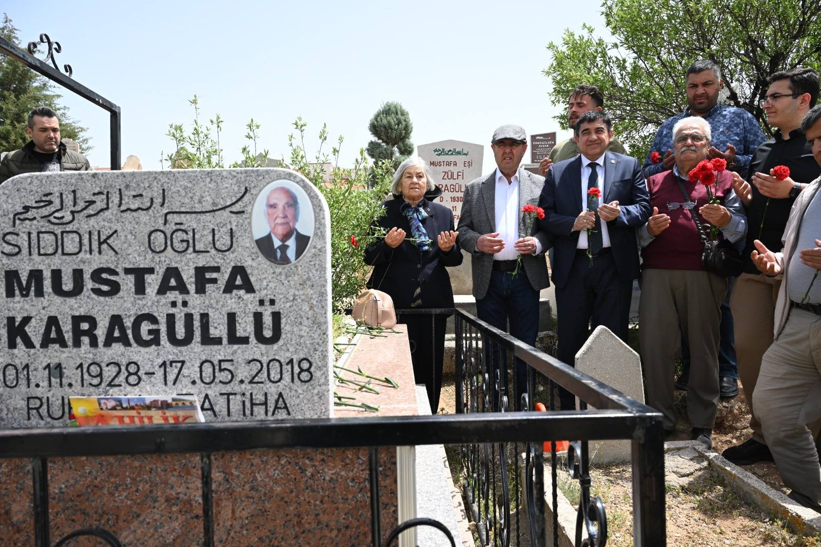 Ahi Baba Karagüllü, Kabri Başında Anıldı