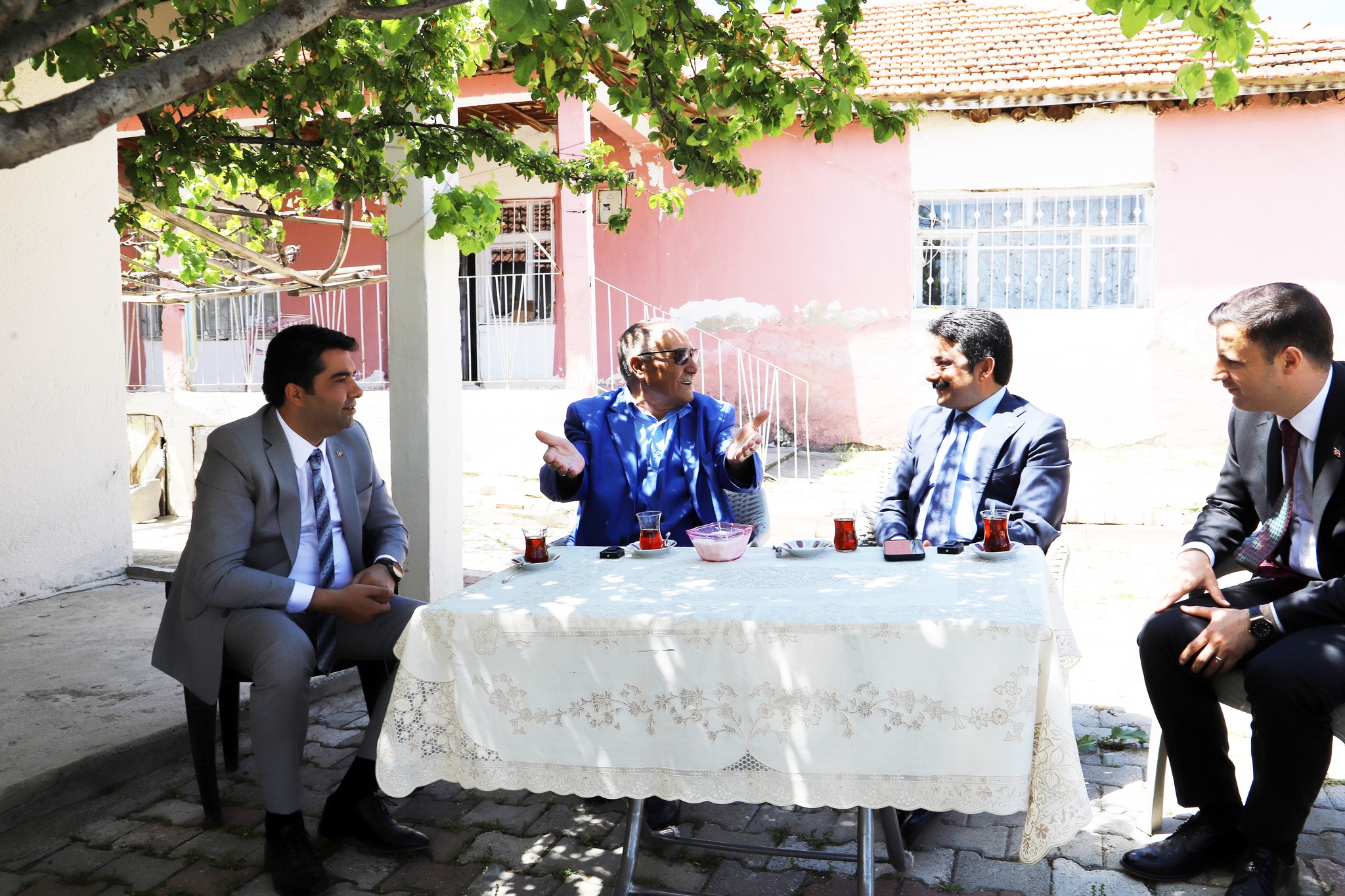 Bir Ömürlük Hafıza Ile Aynı Çatıda