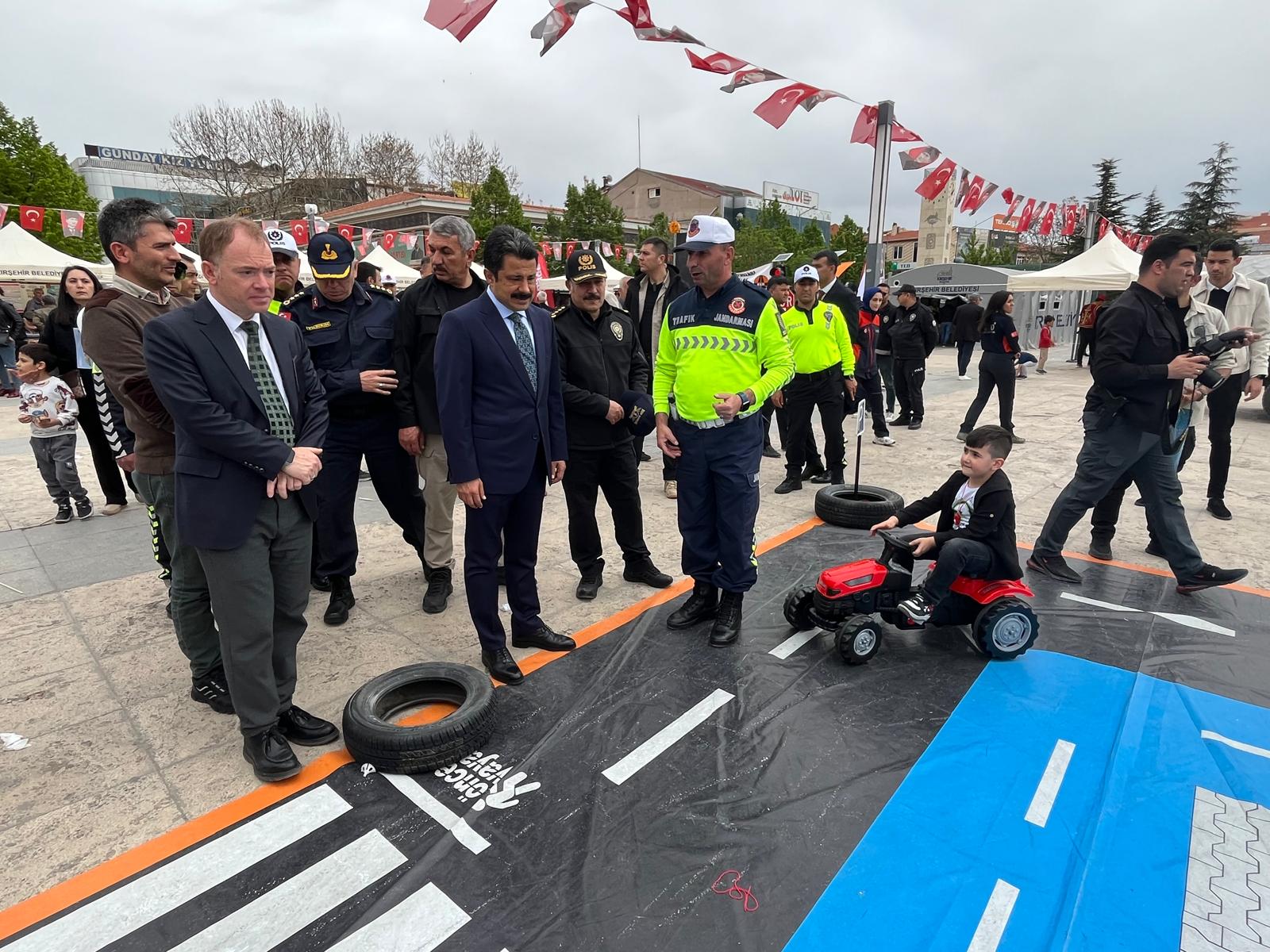 Cacabey Meydanı’nda Trafik Güvenliği Için Bilinç Kazandırılıyor (15)