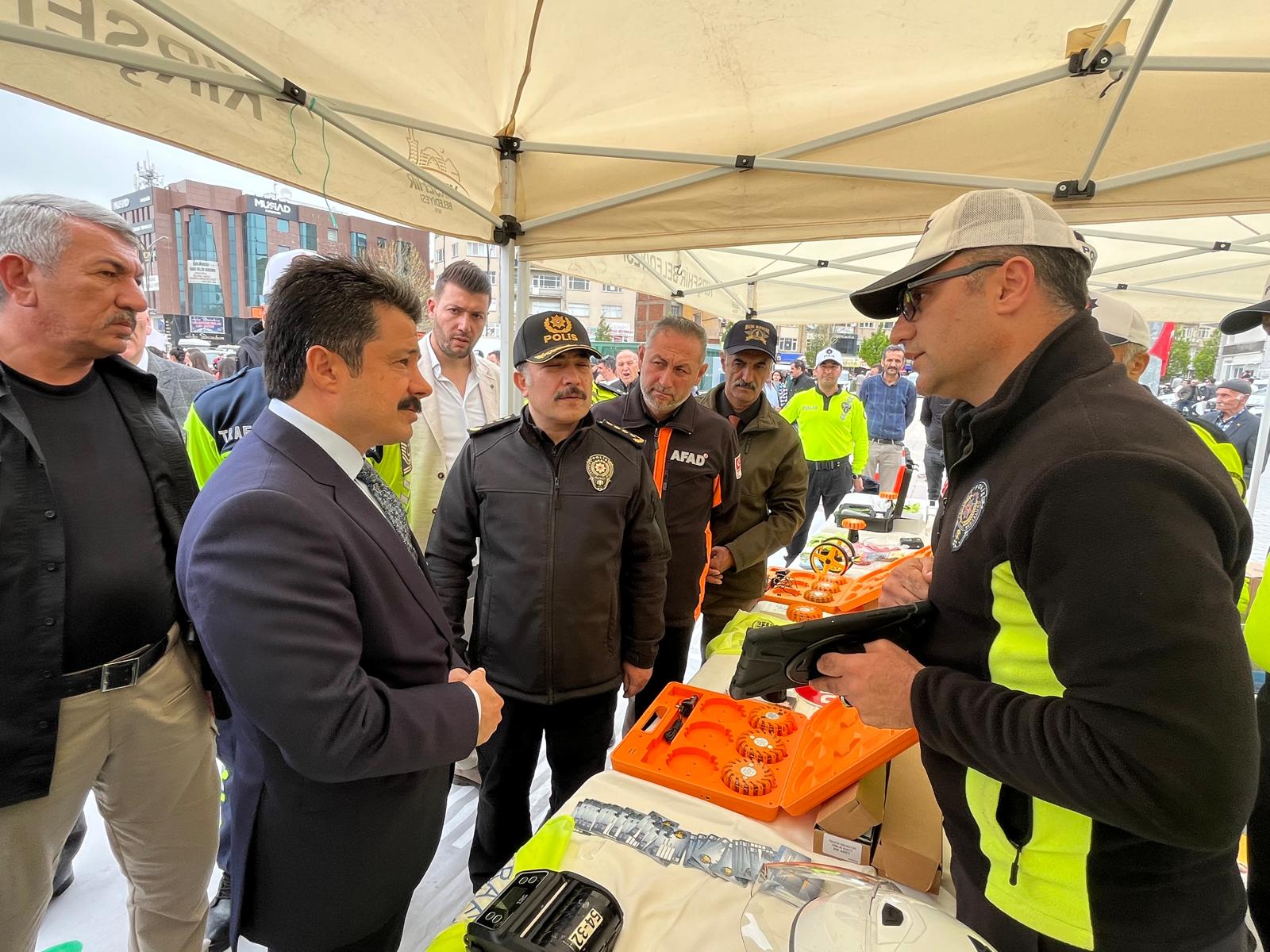 Cacabey Meydanı’nda Trafik Güvenliği Için Bilinç Kazandırılıyor (6)
