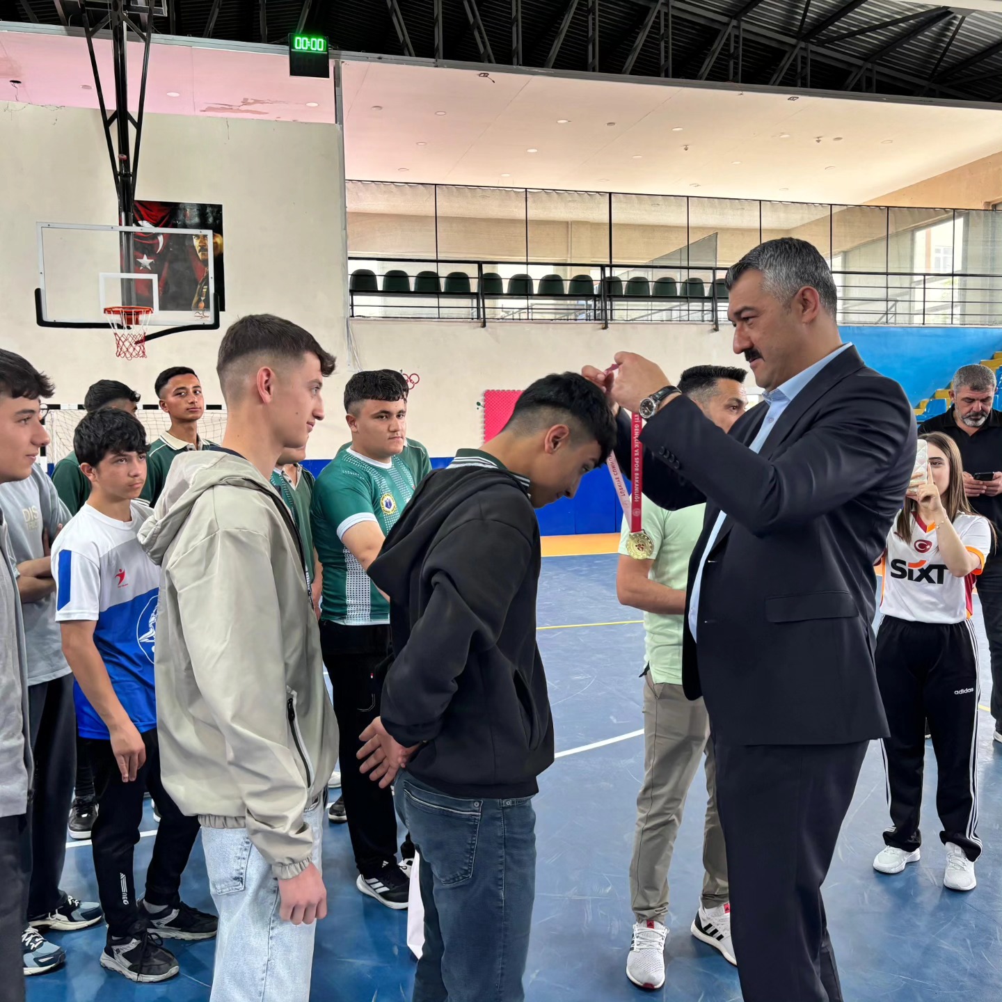 Çiçekdağı’nda Liseler Arası Voleybol Turnuvası Coşkusu Yaşandı