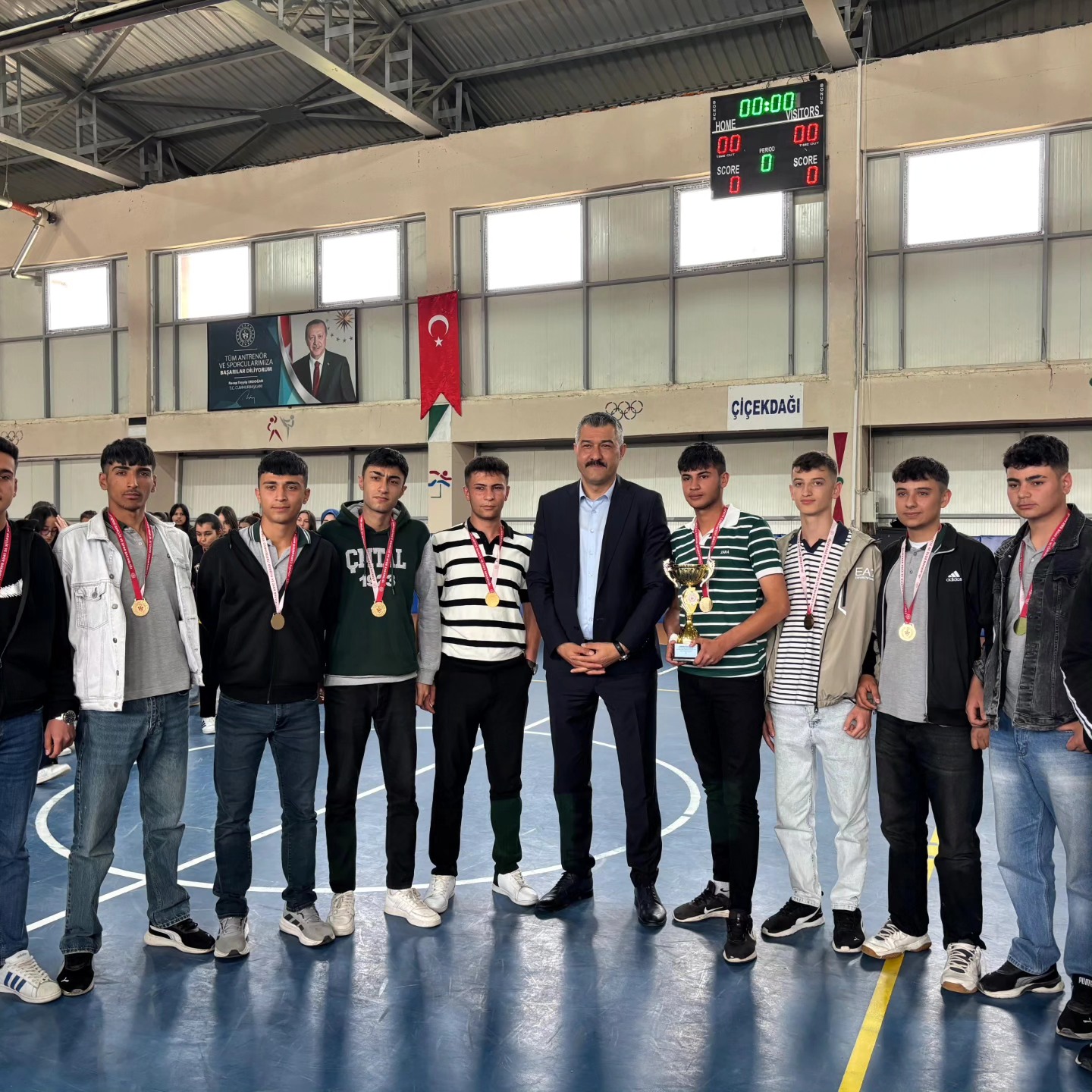 Çiçekdağı’nda Liseler Arası Voleybol Turnuvası Coşkusu Yaşandı23