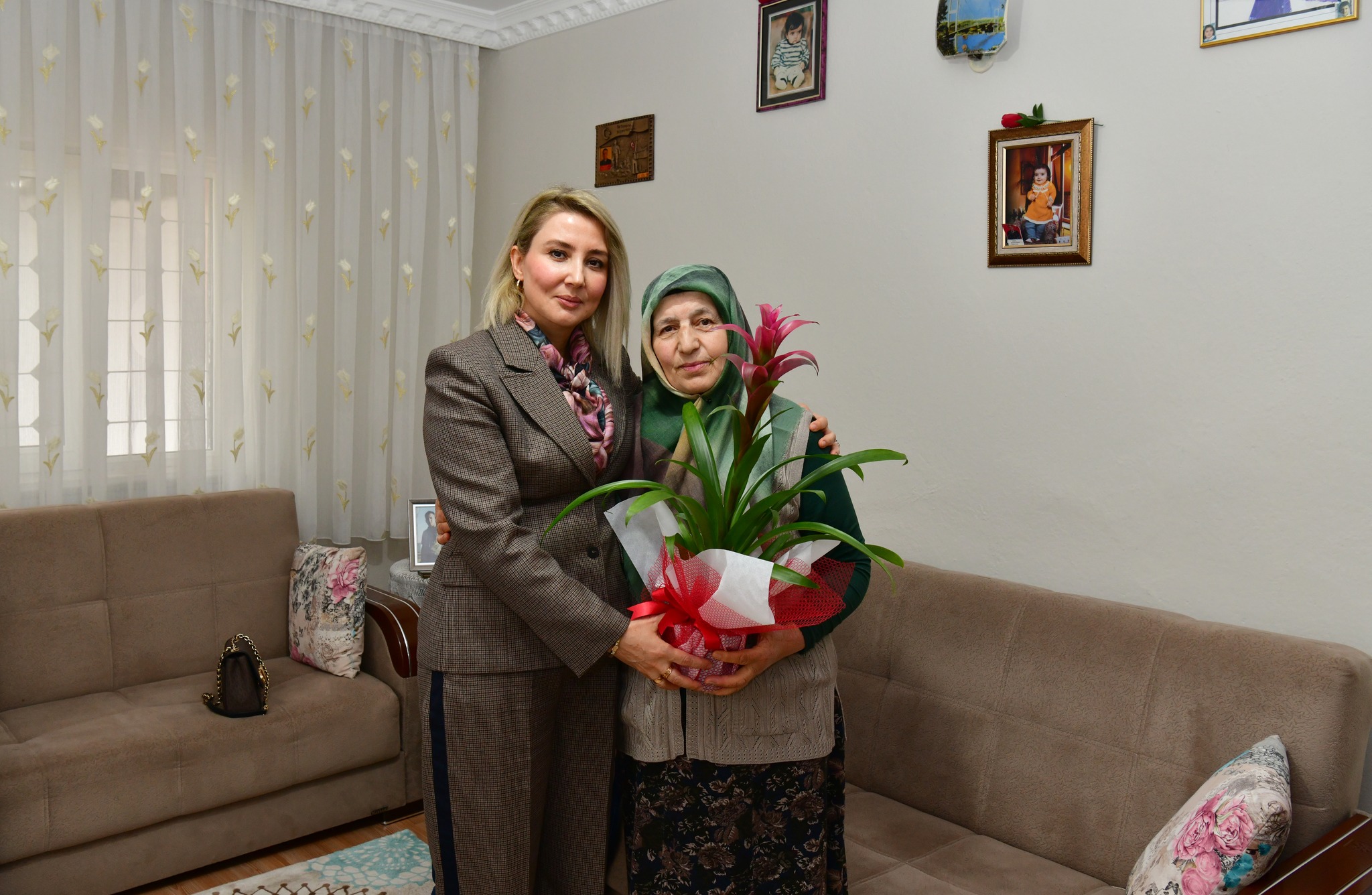 Demiryürek, Anneler Günü’nde Yalnız Bırakmadı1