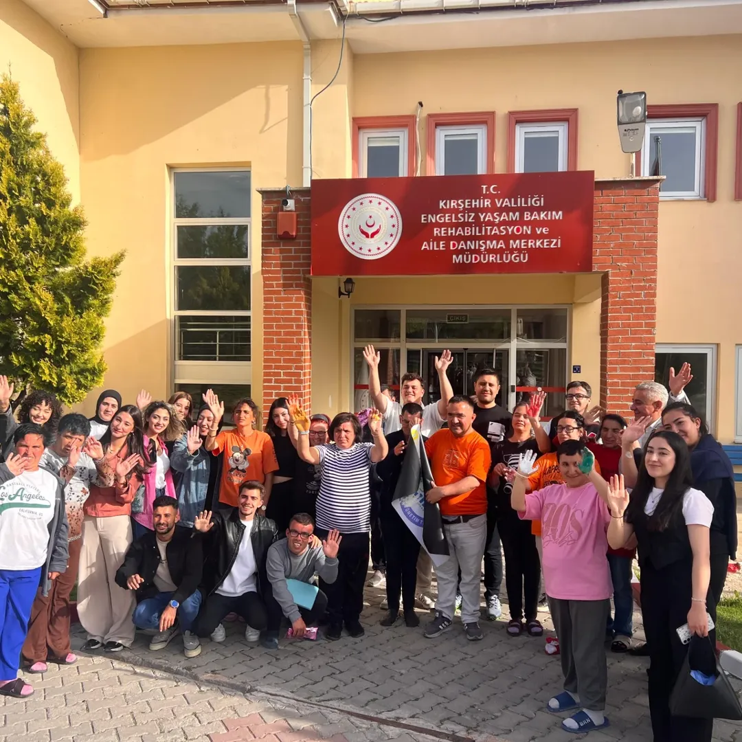 Engelliler Haftası'nda, Ekonomi Ve Yönetim Topluluğu Olarak Kalplerimiz Sevgiyle Dolup Taştı. Kırşehir Beyazay Derneği Şube Başkanı Sayın Adnan Göçmen Ile Bir Araya Gelerek Engelli Kardeşlerimizle Unutulm (6)