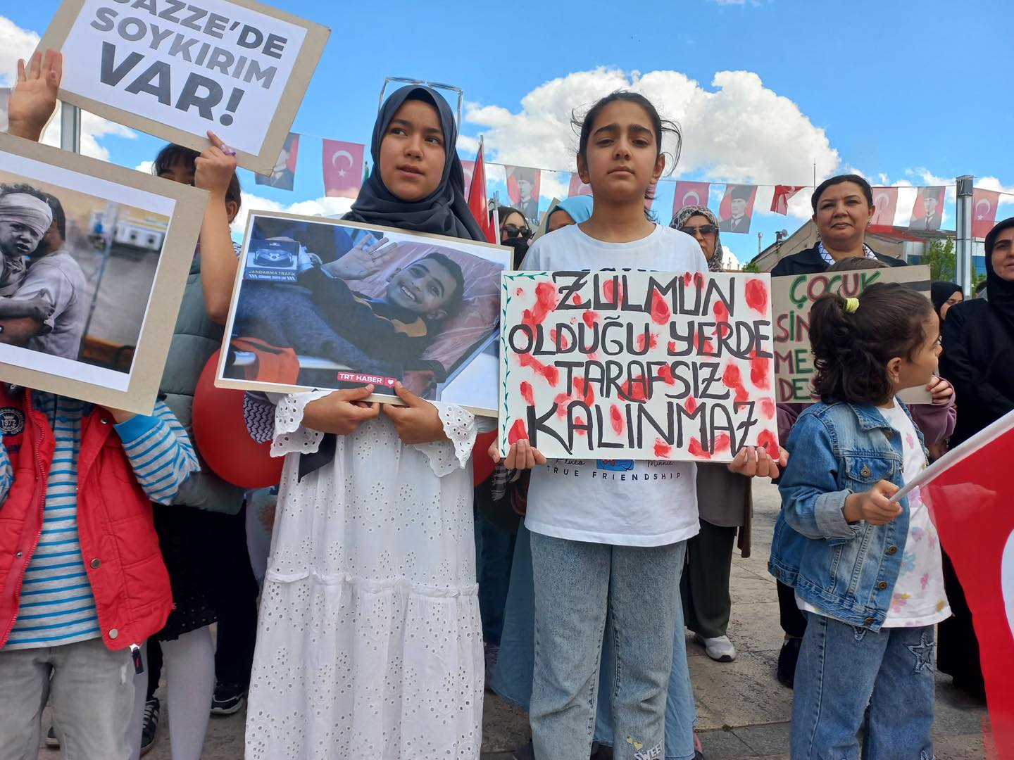 Gazzeiçinnyürüdüler (3)