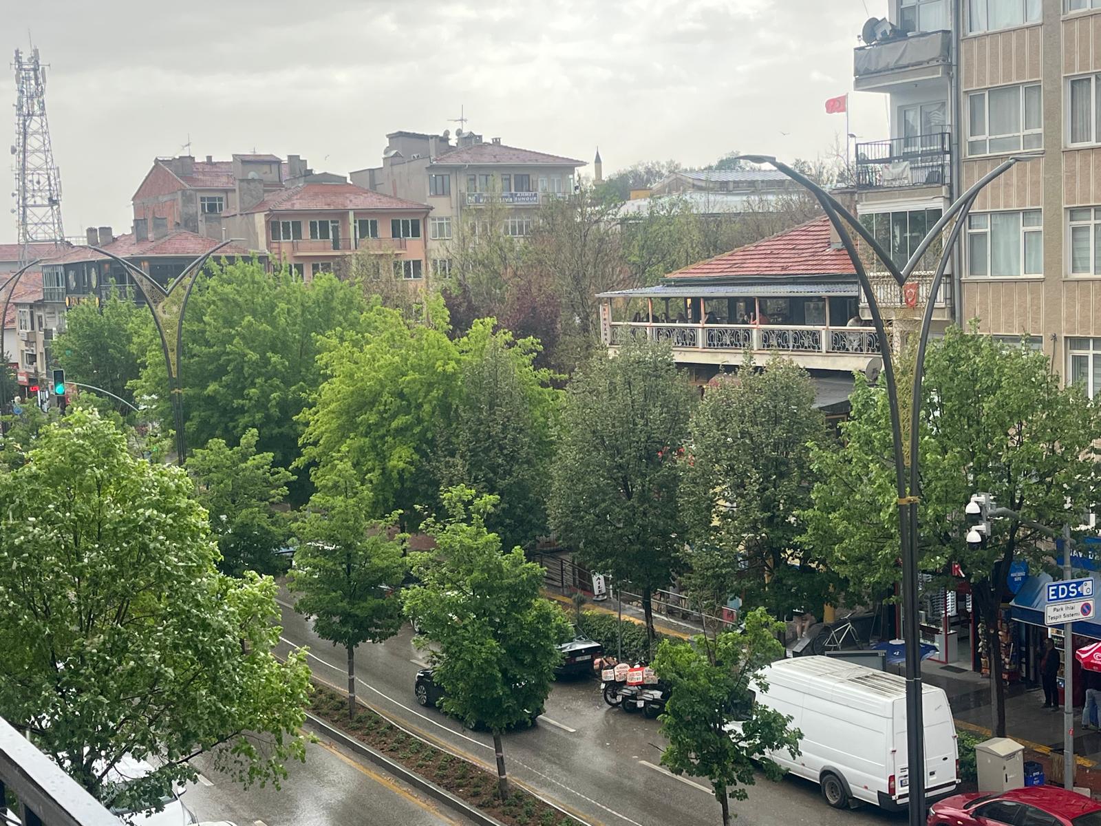 Gökyüzü Aniden Karardı, Yağış Etkili Oldu1