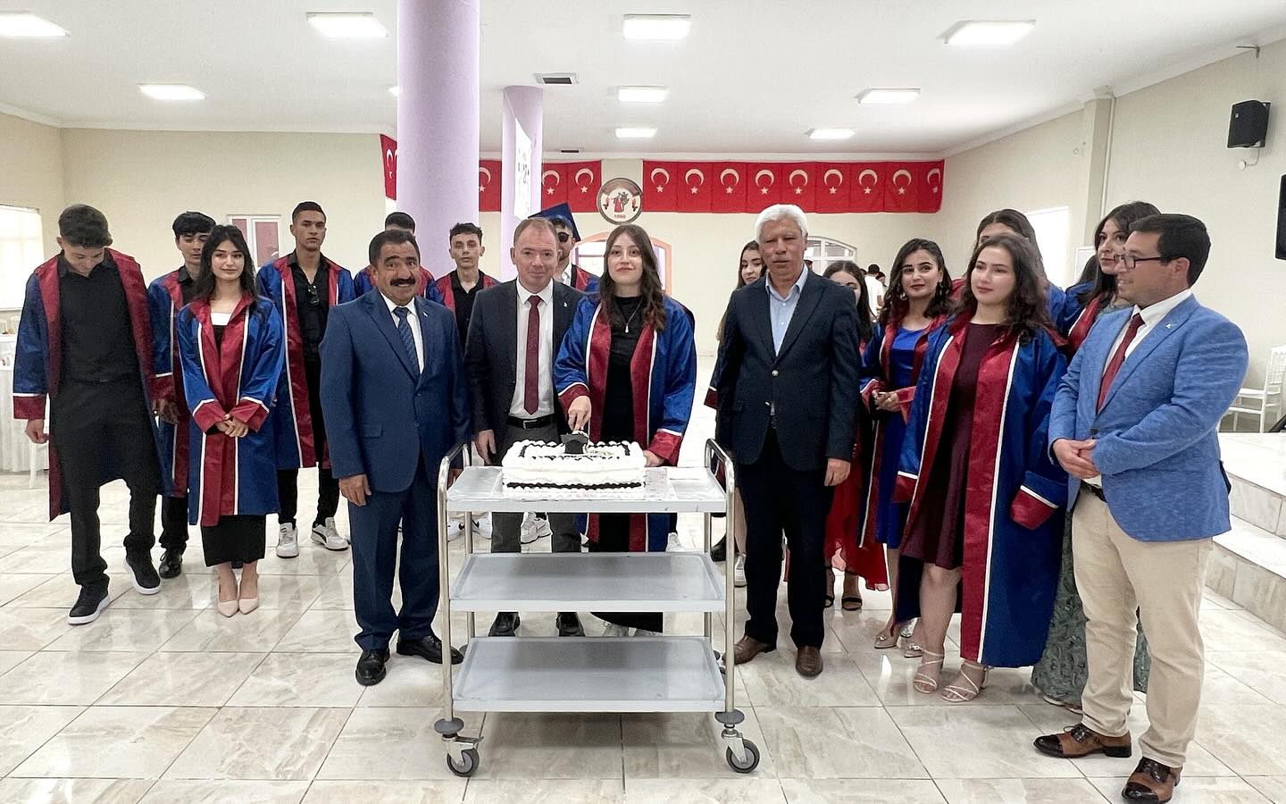 Gülşen, Öğrencilerin Mezuniyet Coşkusuna Ortak Oldu3