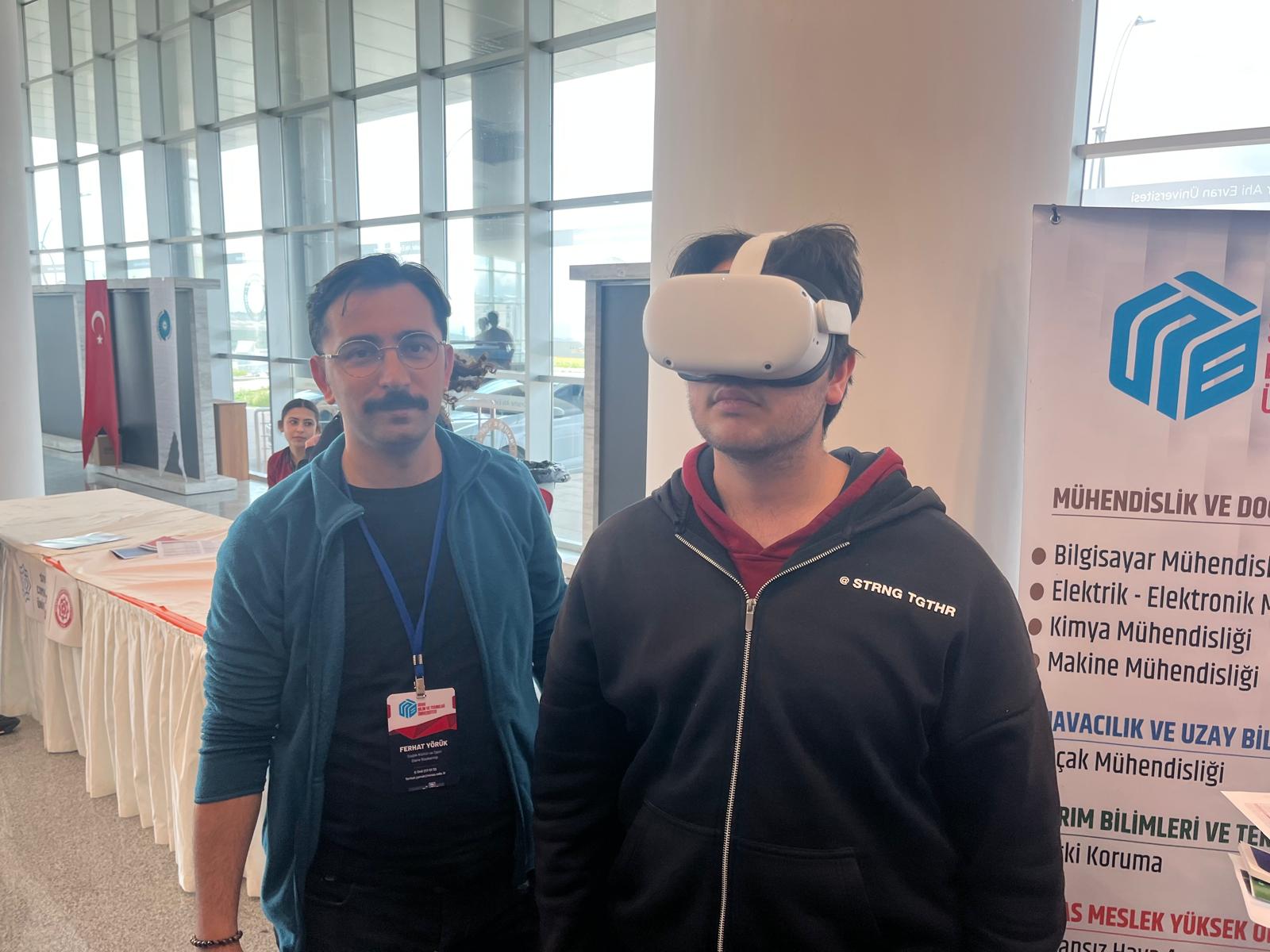 Hat Sanatı Ve Metaverse Gözlüğü Fuarda Tanıtıldı (2)