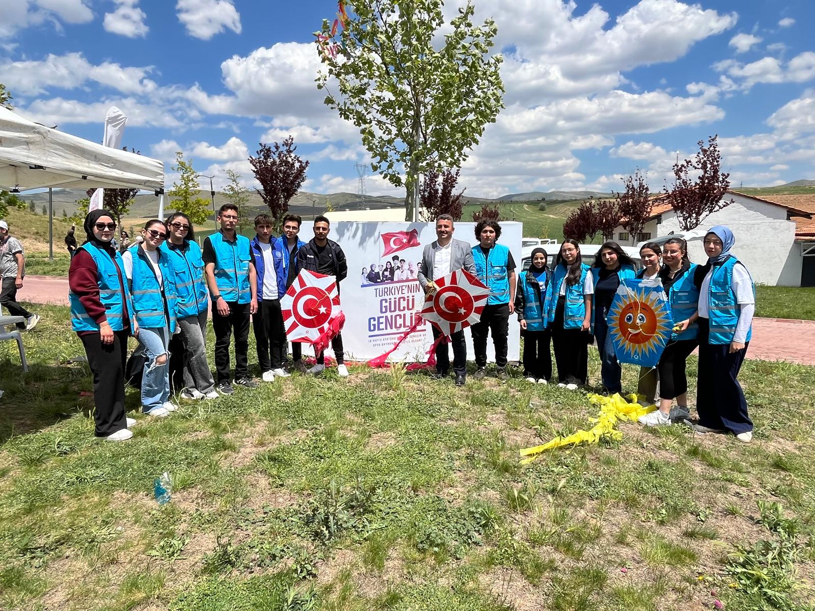 Kırşehir’de 19 Mayıs Coşkusu Göğe Taşındı (11)