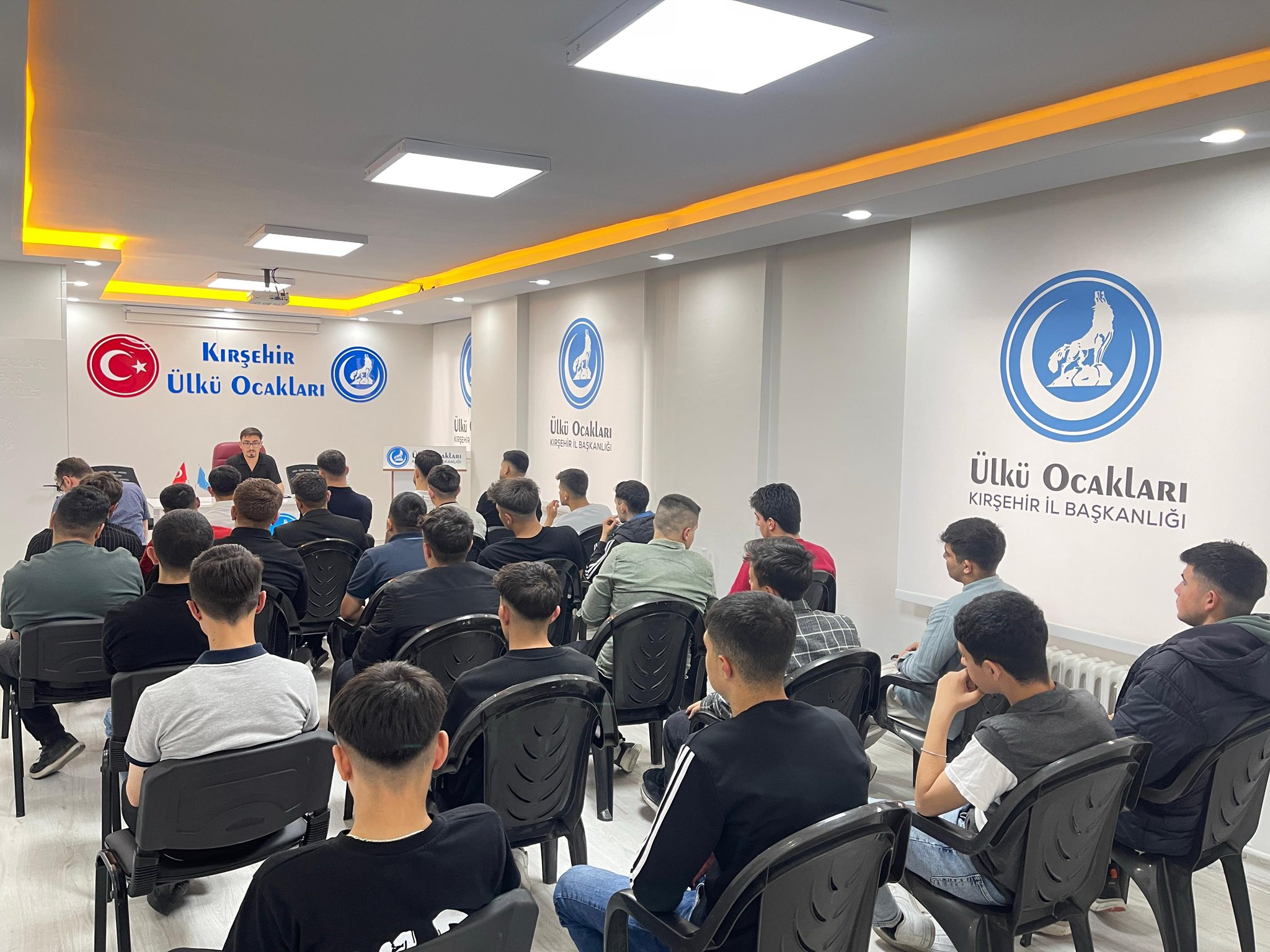 Kırşehir'de Eski Türklerde Din Ve Ahmet Yesevi Anlayışı Konuşuldu 2