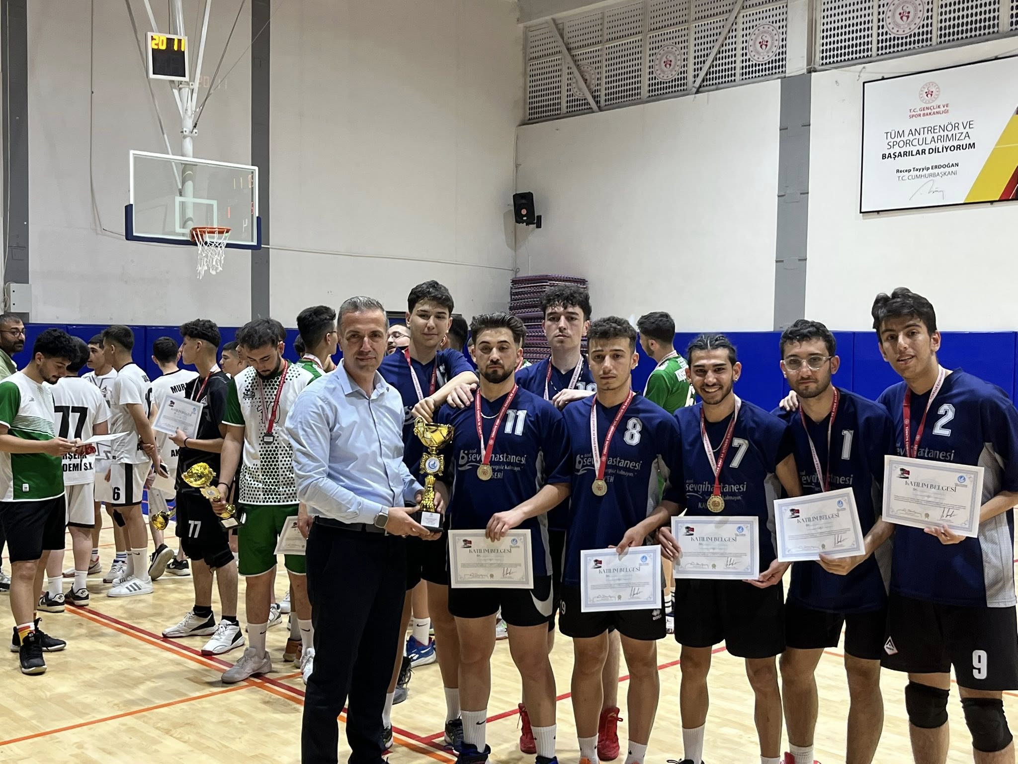 Kırşehir'de Filelerin Ardında Vatan Sevgisi Yükseldi
