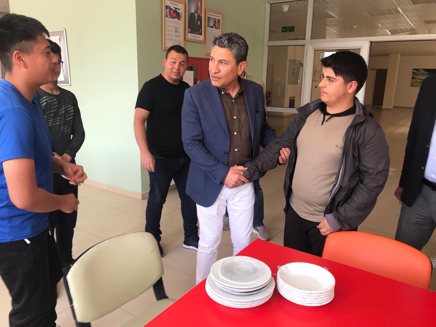 Öğrenciler Başarılarını Pasta Keserek Kutladı 2