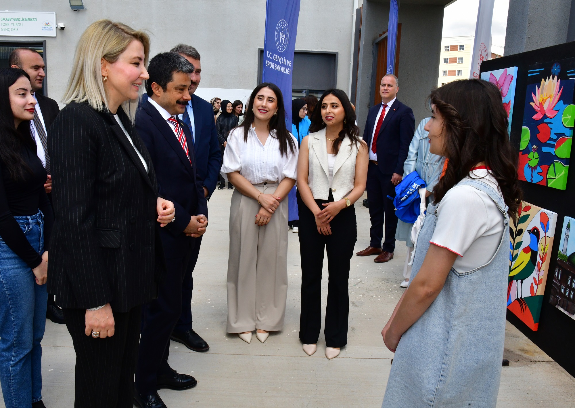 Sanat Sokağı’nın Kapıları Açıldı, Gençlerin Renkli Dokunuşları Sergilendi1