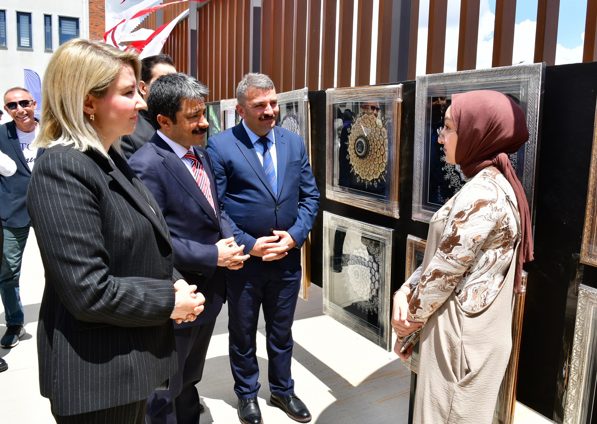 Sanat Sokağı’nın Kapıları Açıldı, Gençlerin Renkli Dokunuşları Sergilendi5