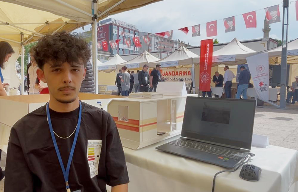 Üniversite Öğrencisi Çiğdem, Yüz Tanıma Sistemiyle Kağıtsız Giriş Çıkış Takibi Geliştirdi (1)