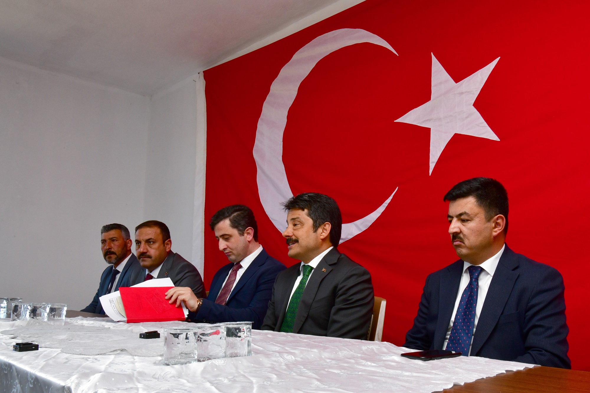 Vali Demiryürek, Muhtarlarla Ve Vatandaşlarla Çözüm Odaklı Buluştu