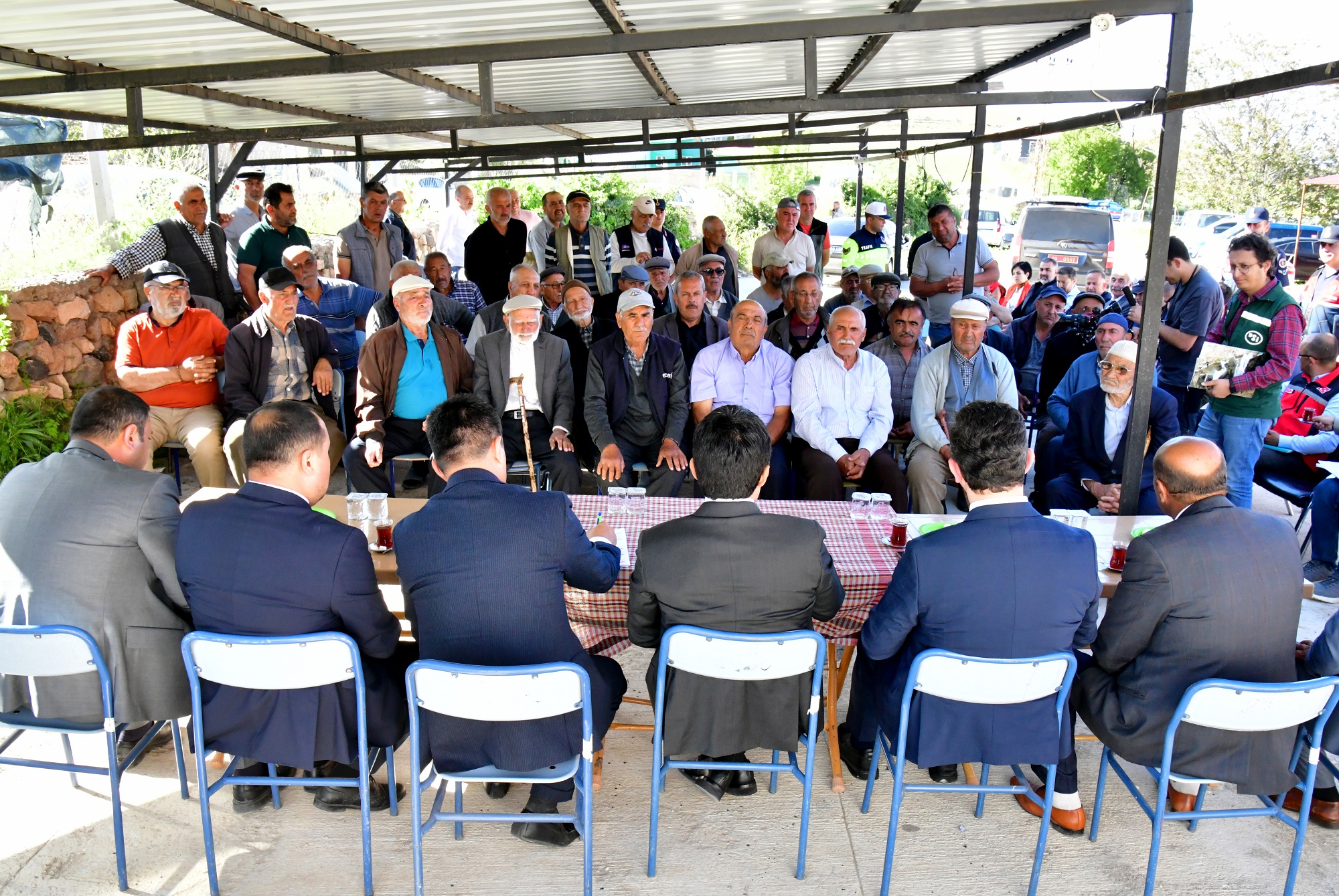 Vali Demiryürek, Muhtarlarla Ve Vatandaşlarla Çözüm Odaklı Buluştu11