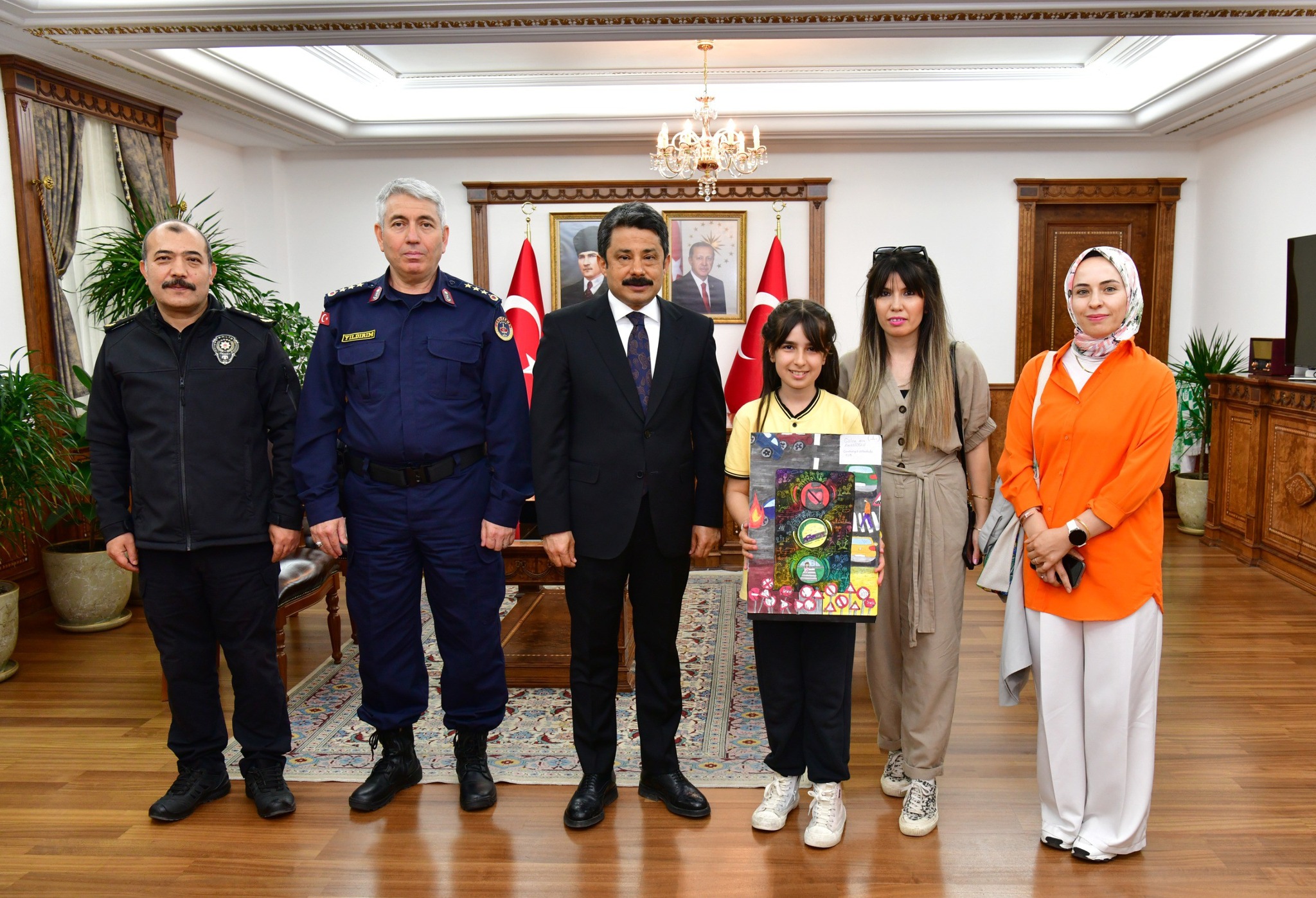 Vali Demiryürek, Trafik Haftası’nda Geleceğin Kalemlerini Ödüllendirdi