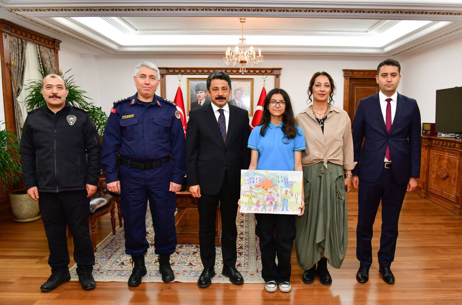 Vali Demiryürek, Trafik Haftası’nda Geleceğin Kalemlerini Ödüllendirdi1