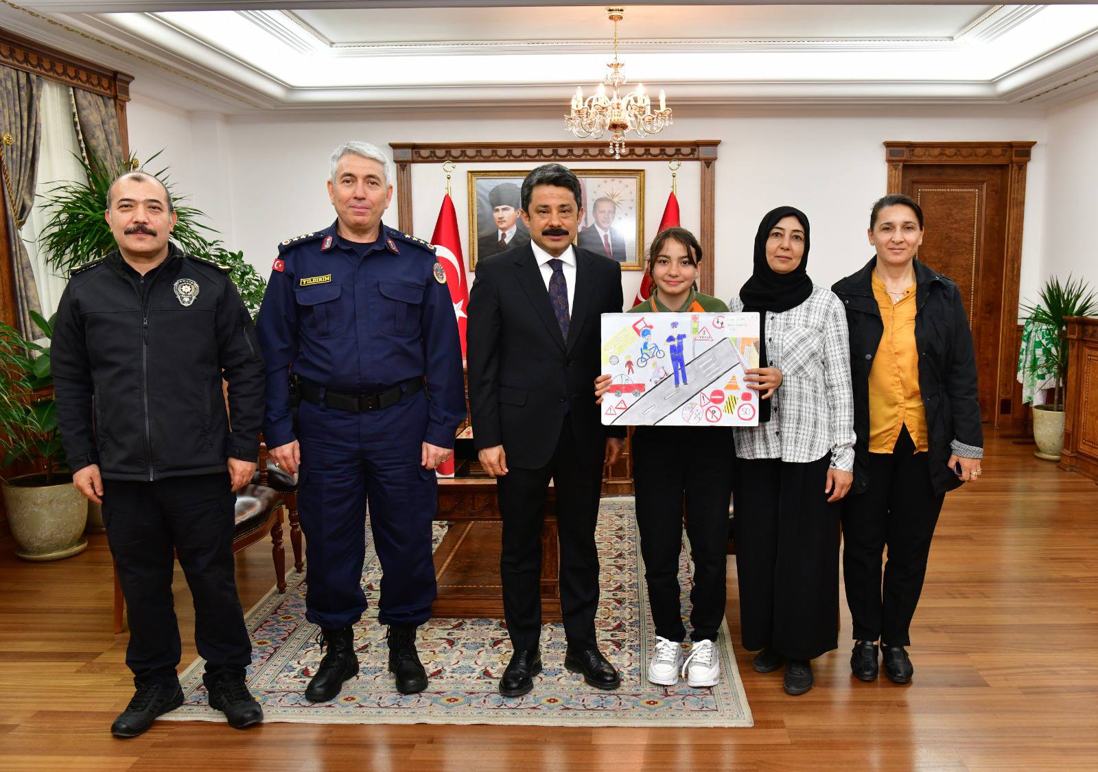 Vali Demiryürek, Trafik Haftası’nda Geleceğin Kalemlerini Ödüllendirdi2