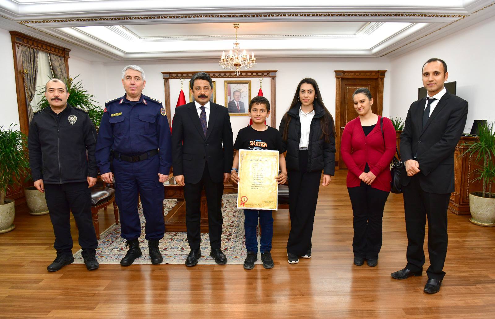 Vali Demiryürek, Trafik Haftası’nda Geleceğin Kalemlerini Ödüllendirdi3