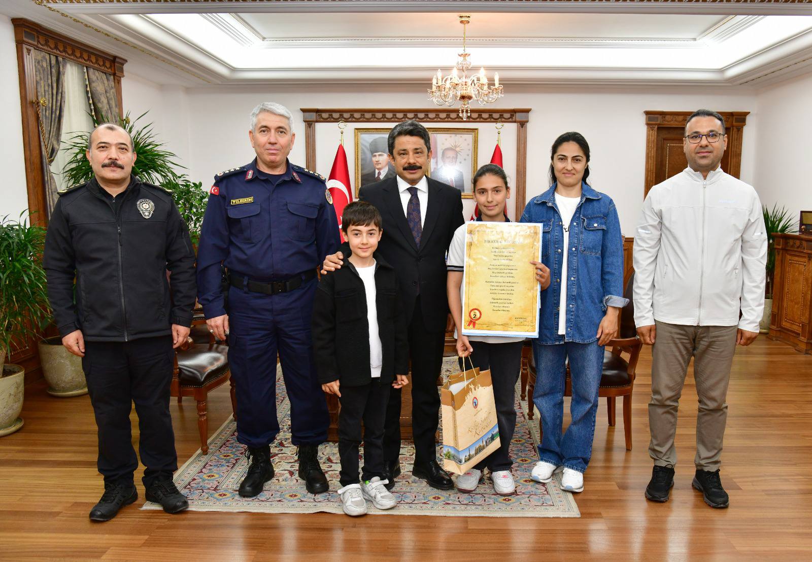 Vali Demiryürek, Trafik Haftası’nda Geleceğin Kalemlerini Ödüllendirdi4