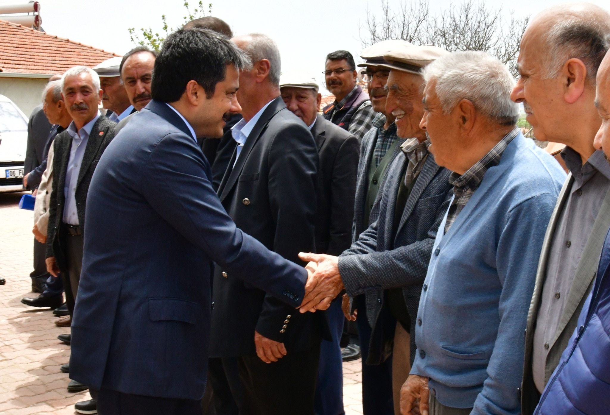 Vali Köylüler Ile Bir Araya Geldi